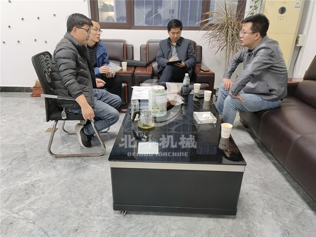 杏壳91蜜桃精品国产产量高增效益,吸引山西客户前来考察